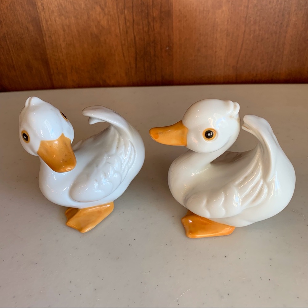 Set of Two Duckling Figurines White Porcelain HomeCo (1957-2008) #1414
Easter